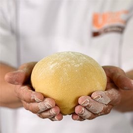 فریش ایگ پاستا (تازہ انڈے والا پاستا) فریش ایگ پاستا (تازہ انڈے والا پاستا)