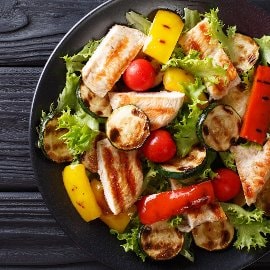 میڈیٹرینئین گرلڈ چکن سلاد میڈیٹرینئین گرلڈ چکن سلاد