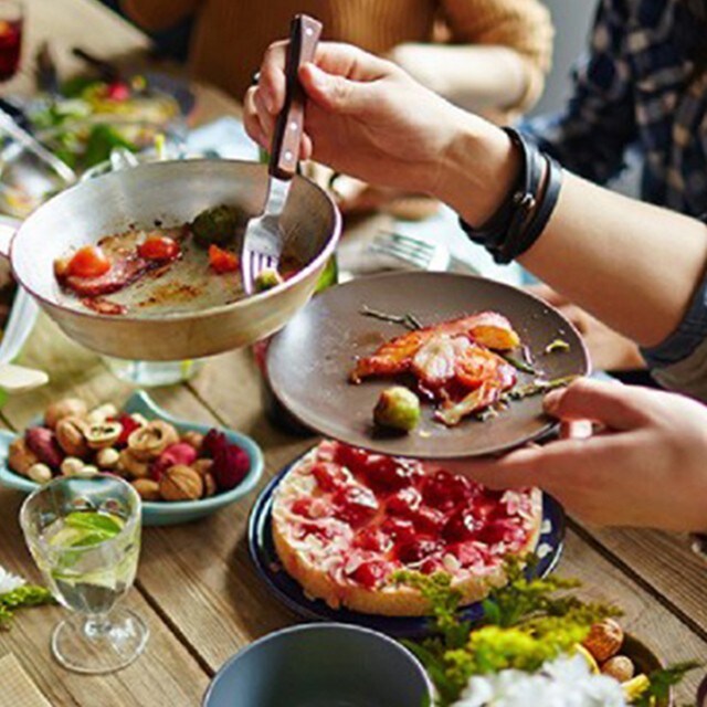 Retaining customers and building relationships: Retaining customers and building relationships: