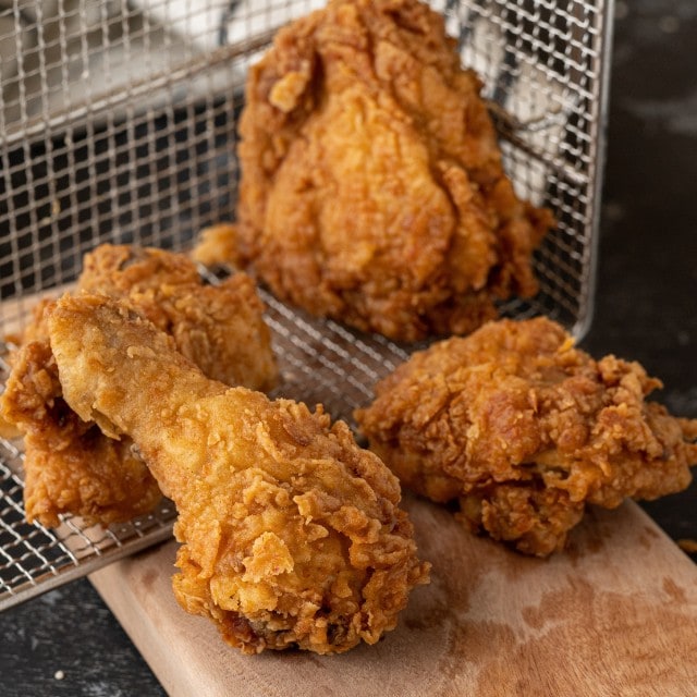 کرسپی فرایئڈ چکن کی بہترین خصوصیات