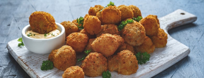 بریڈڈ مشروم چیز مایونیز کے ساتھ