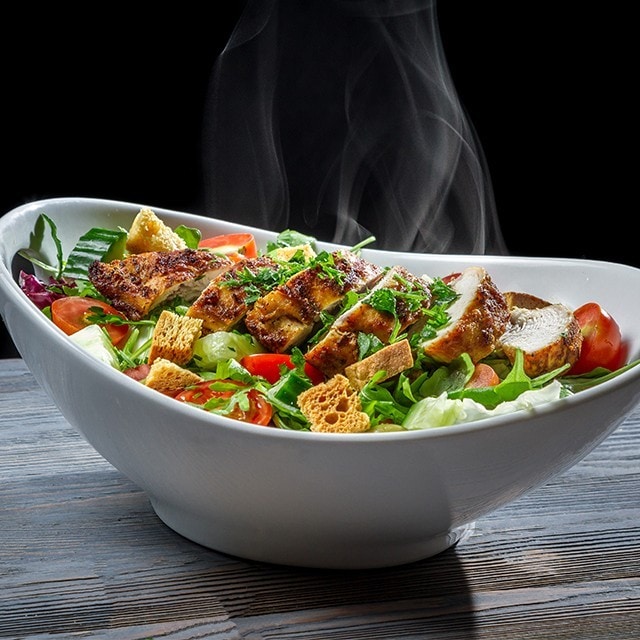 سلاد کے 5عالمی انداز جو آپ اپنے کچن میں آزما سکتے ہیں سلاد کے 5عالمی انداز جو آپ اپنے کچن میں آزما سکتے ہیں