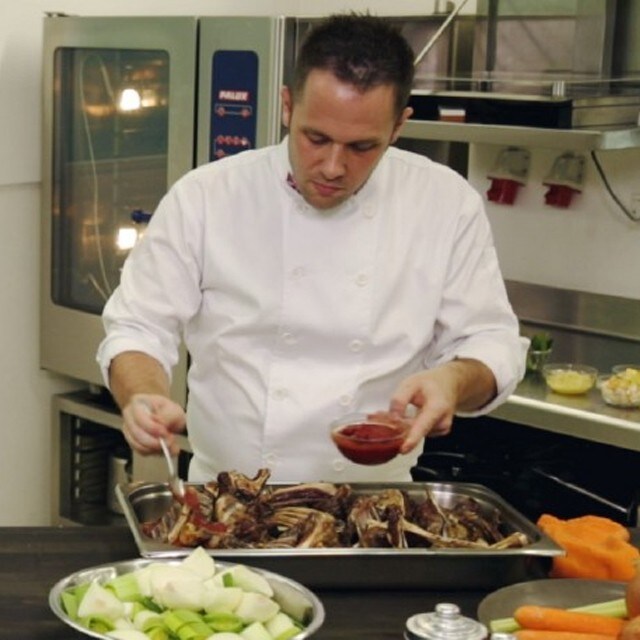 دیکھیئے: مستند اسٹیک اینڈ چپس اور اسٹارگیزی شیپرڈ پائی بنانے کا طریقہ-