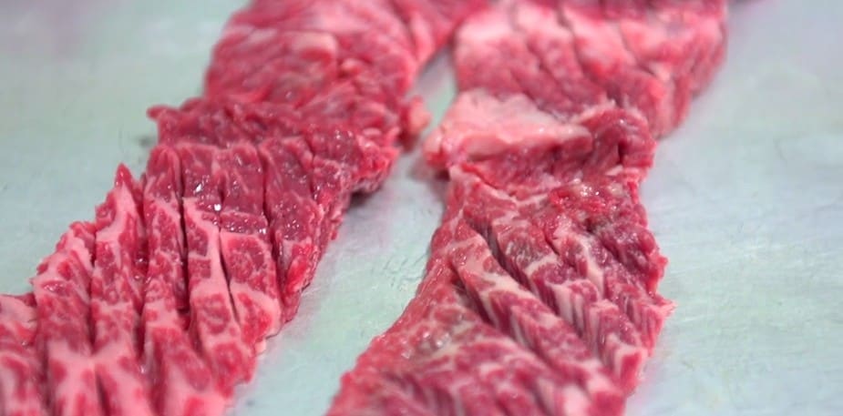 دیکھیئے: کنگ کٹ کوکنگ تکنیک میں کیسے مہارت حاصل کریں-